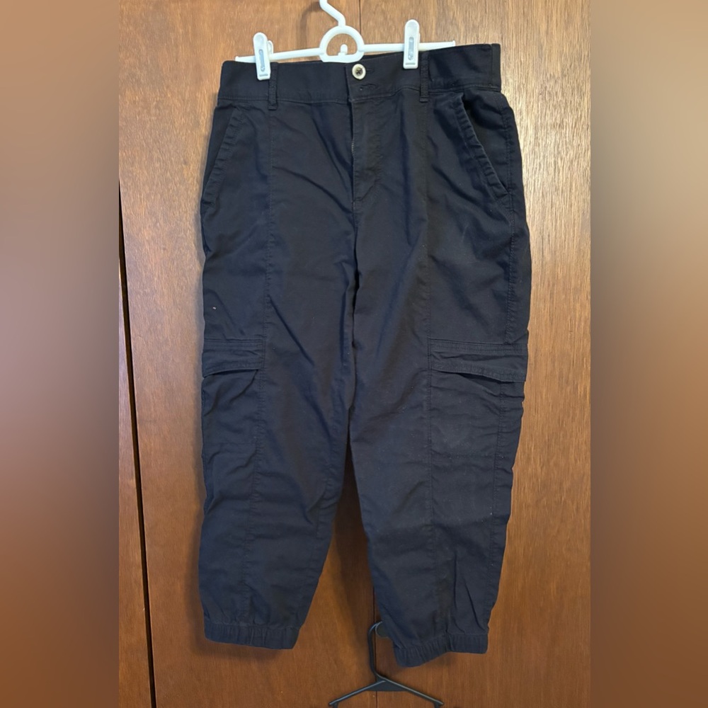 Brand new women’s black cargo  capris